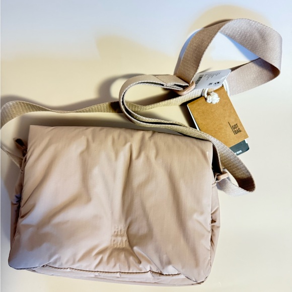 GOT BAG Puffy Crossbody Bag Sandbar Beige Adjustable Strap Lightweight - Picture 6 of 7